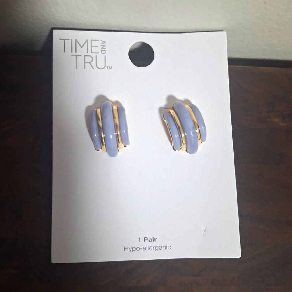 Time and Tru Chunky Color Hoop Earrings Lavender Purple Hypoallergenic NWT